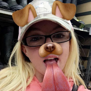 Meet your Posher, Carrie